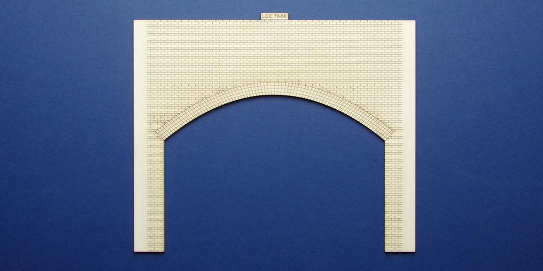 LCC 70-56 O gauge arch unit Standard brick arch unit in O gauge. Requires one of the underarches, top decoration, and two side embankments to complete basic arch unit. Optional inner parapet brickwork and middle decoration strip.